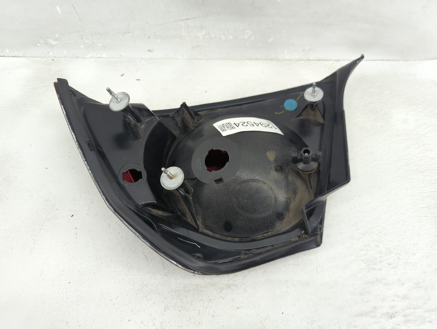 2004-2005 Chevrolet Impala Tail Light Assembly Driver Left OEM P/N:16525261 B Fits Fits 2004 2005 OEM Used Auto Parts - Oemu