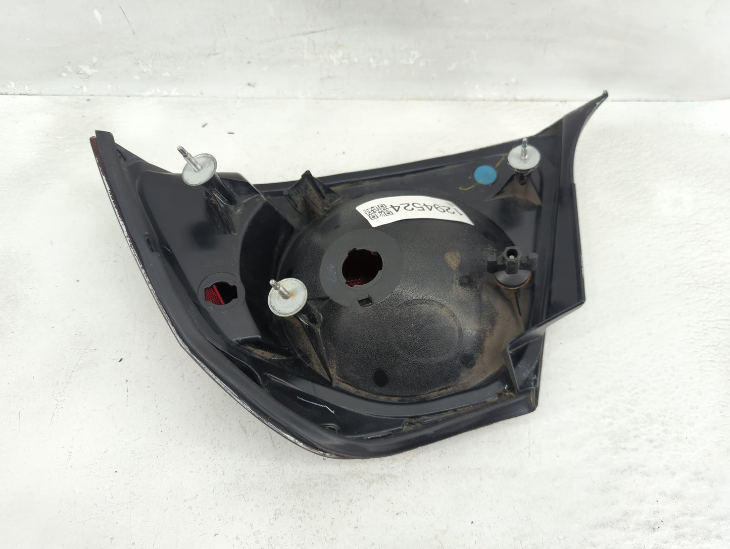 2004-2005 Chevrolet Impala Tail Light Assembly Driver Left OEM P/N:16525261 B Fits Fits 2004 2005 OEM Used Auto Parts - Oemu