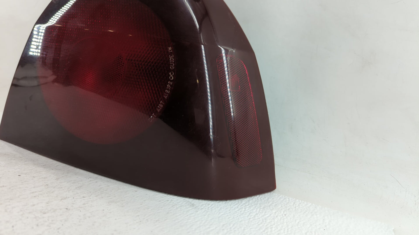 2004-2005 Chevrolet Impala Tail Light Assembly Passenger Right OEM P/N:49209454 16525262 Fits Fits 2004 2005 OEM Used Auto P