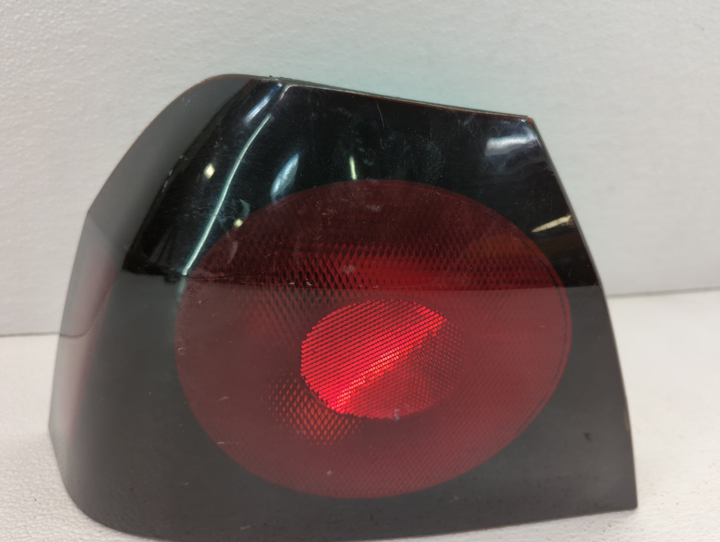 2004-2005 Chevrolet Impala Tail Light Assembly Driver Left OEM P/N:16525261 Fits Fits 2004 2005 OEM Used Auto Parts - Oemuse