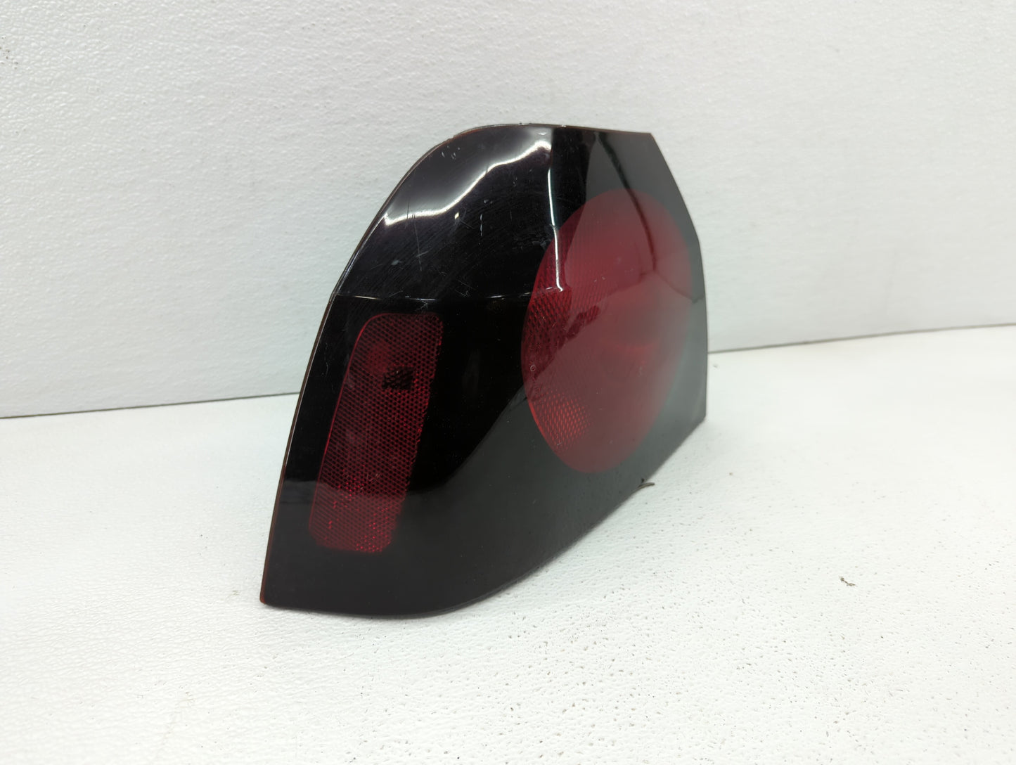 2004-2005 Chevrolet Impala Tail Light Assembly Driver Left OEM P/N:16525261 Fits Fits 2004 2005 OEM Used Auto Parts - Oemuse