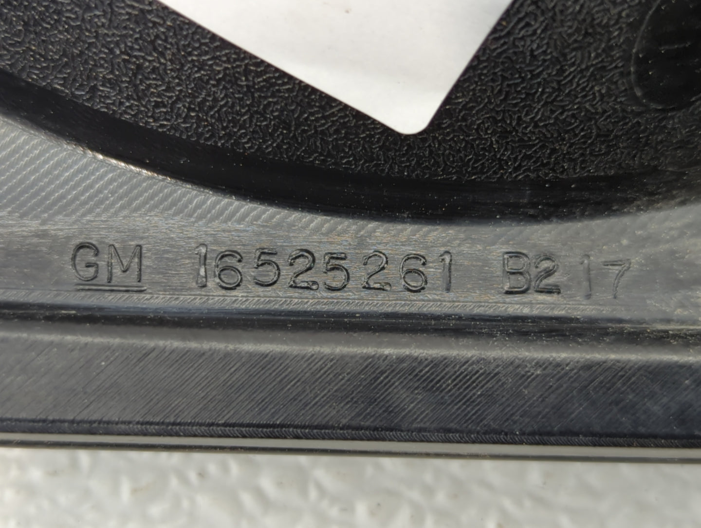 2004-2005 Chevrolet Impala Tail Light Assembly Driver Left OEM P/N:16525261 Fits Fits 2004 2005 OEM Used Auto Parts - Oemuse