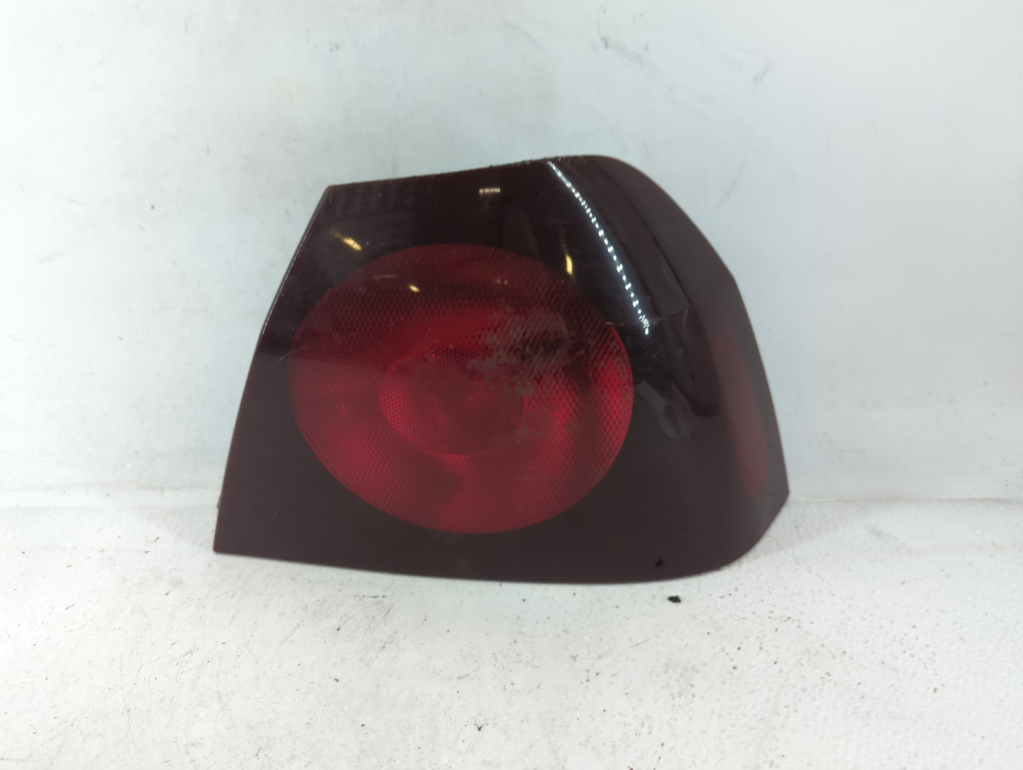 2002-2004 Chevrolet Impala Tail Light Assembly Passenger Right OEM P/N:16525262 Fits Fits 2002 2003 2004 OEM Used Auto Parts