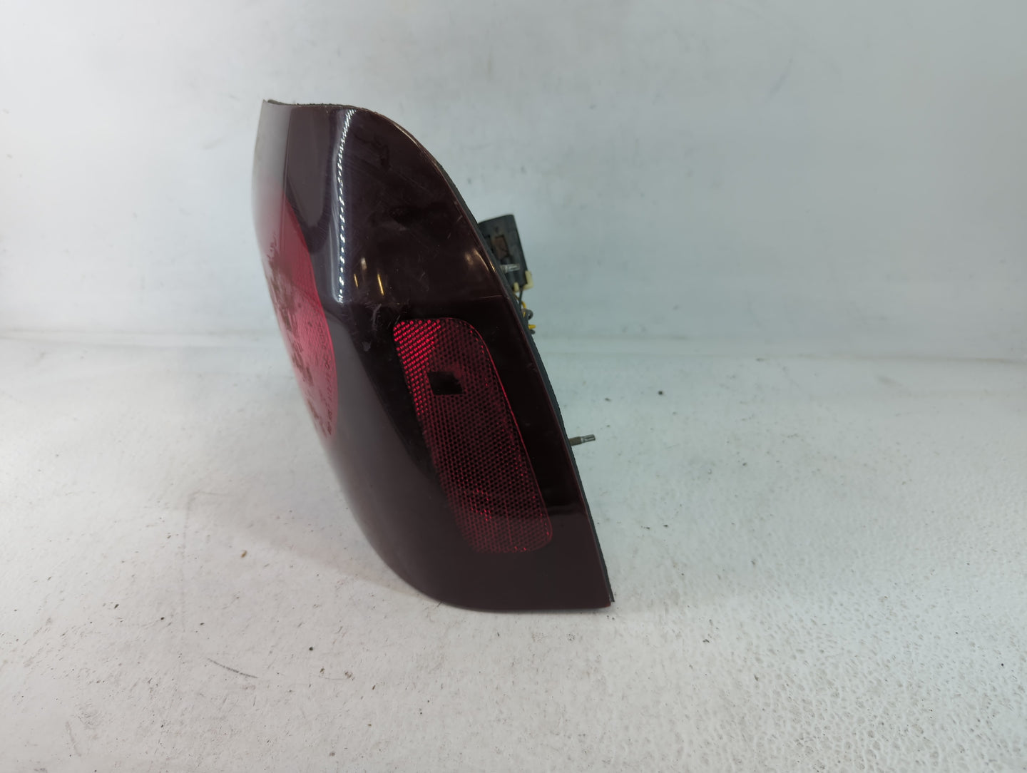 2002-2004 Chevrolet Impala Tail Light Assembly Passenger Right OEM P/N:16525262 Fits Fits 2002 2003 2004 OEM Used Auto Parts