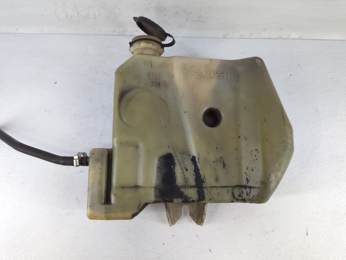 2004 Chevrolet Impala Radiator Coolant Overflow Expansion Tank Bottle 695079 - Oemusedautoparts1.com