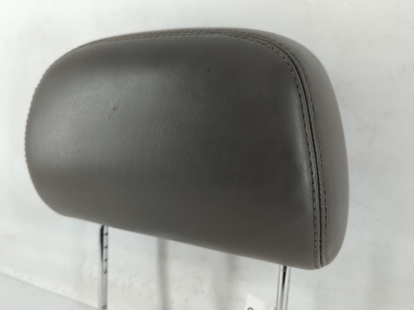 2001-2005 Chevrolet Impala Headrest Head Rest Front Driver Passenger Seat Fits Fits 2001 2002 2003 2004 2005 OEM Used Auto P