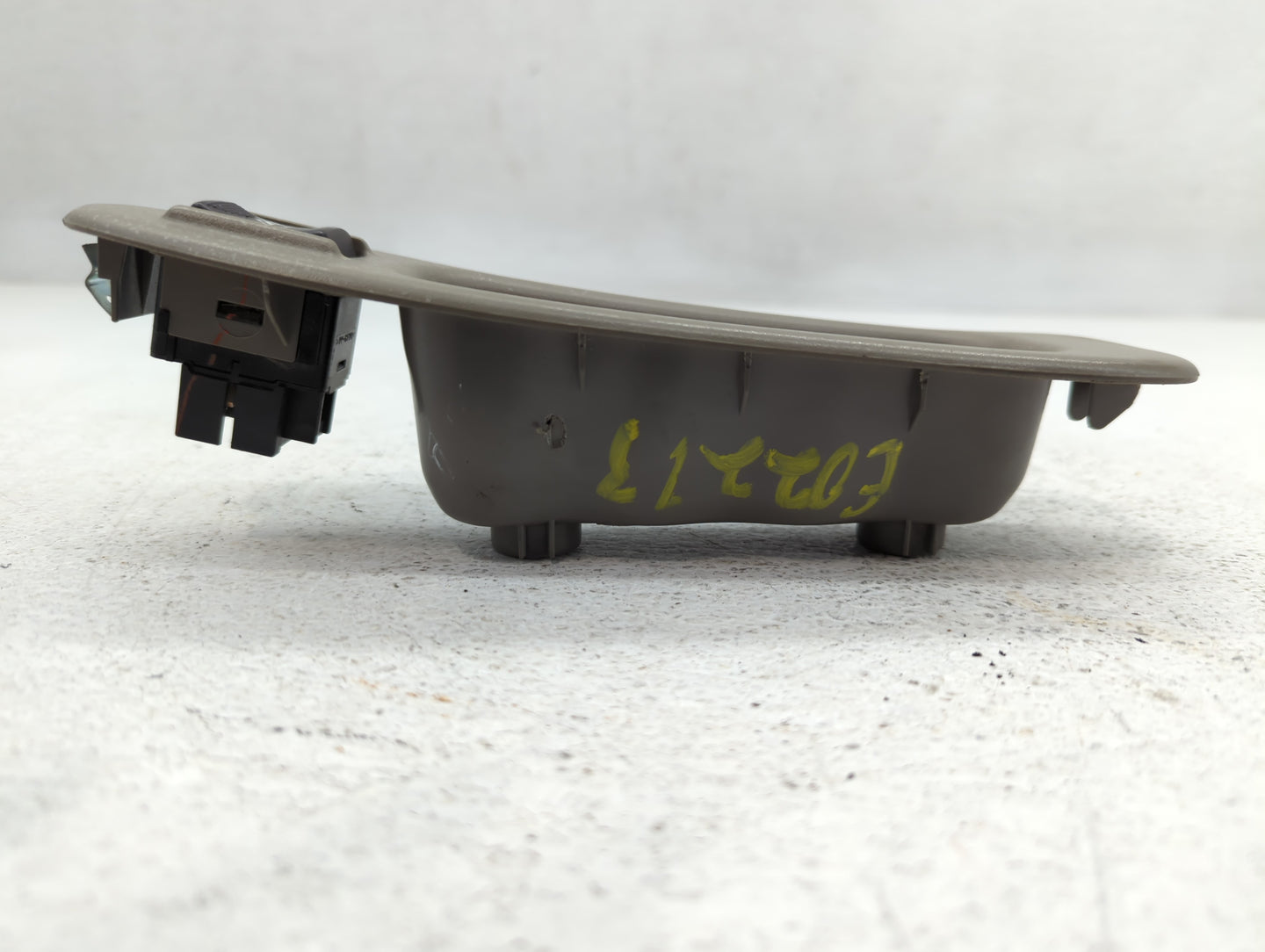 2000-2005 Chevrolet Impala Master Power Window Switch Replacement Driver Side Left P/N:10435216 Fits OEM Used Auto Parts - O
