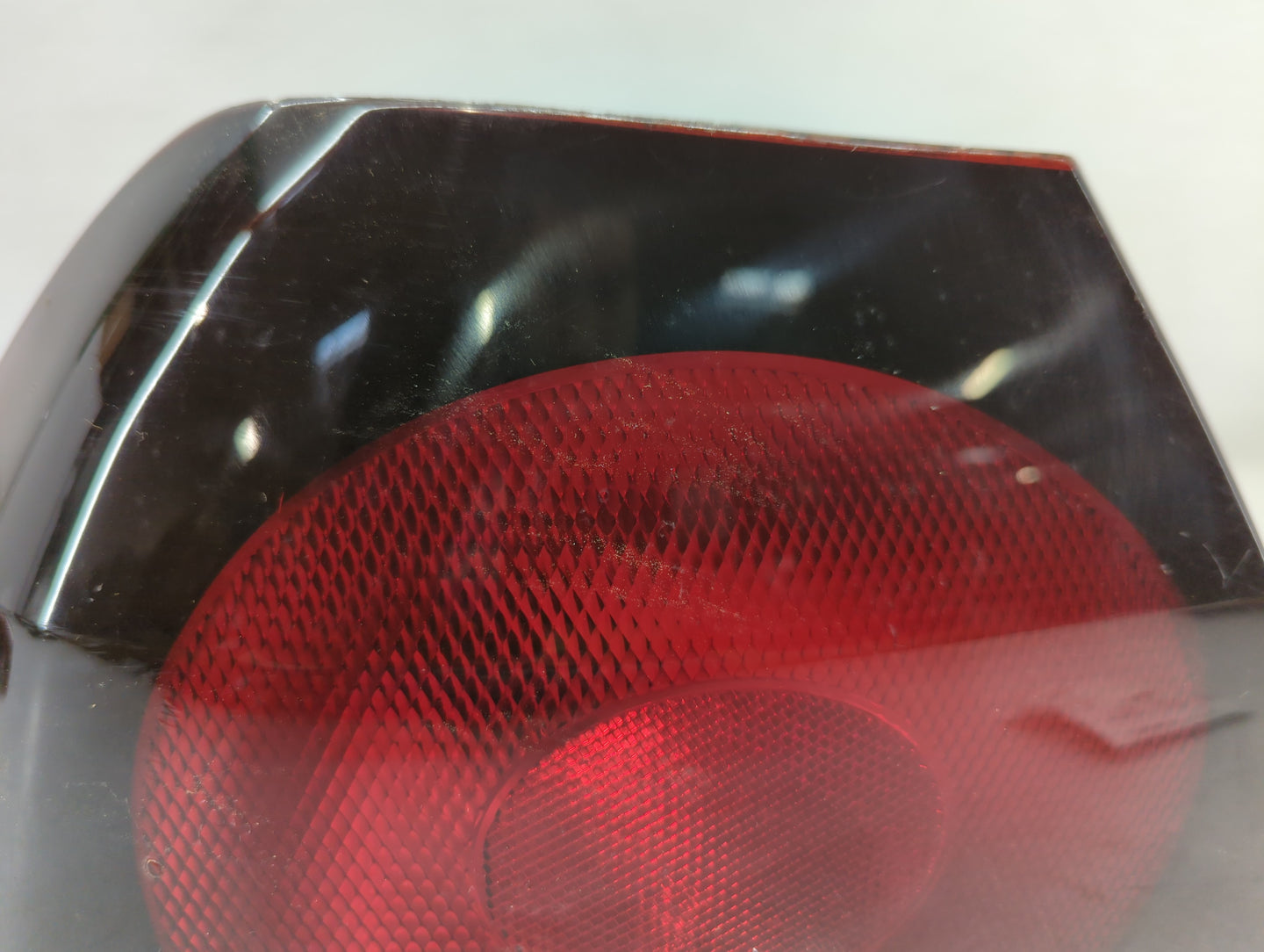 2004-2005 Chevrolet Impala Tail Light Assembly Driver Left OEM P/N:16525261 Fits Fits 2004 2005 OEM Used Auto Parts - Oemuse
