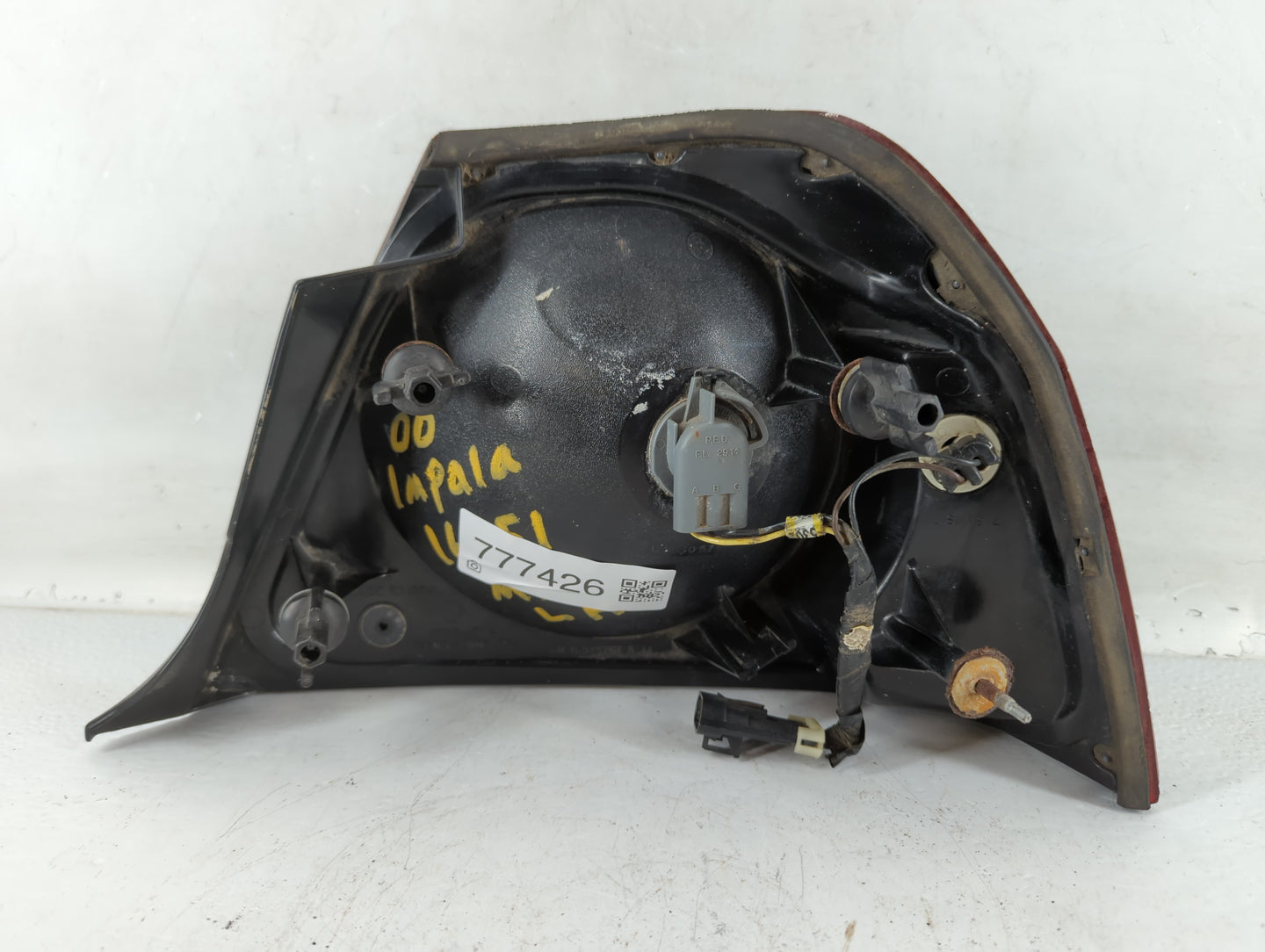 2002-2005 Chevrolet Impala Tail Light Assembly Driver Left OEM P/N:16525261 A 11 Fits Fits 2002 2003 2004 2005 OEM Used Auto