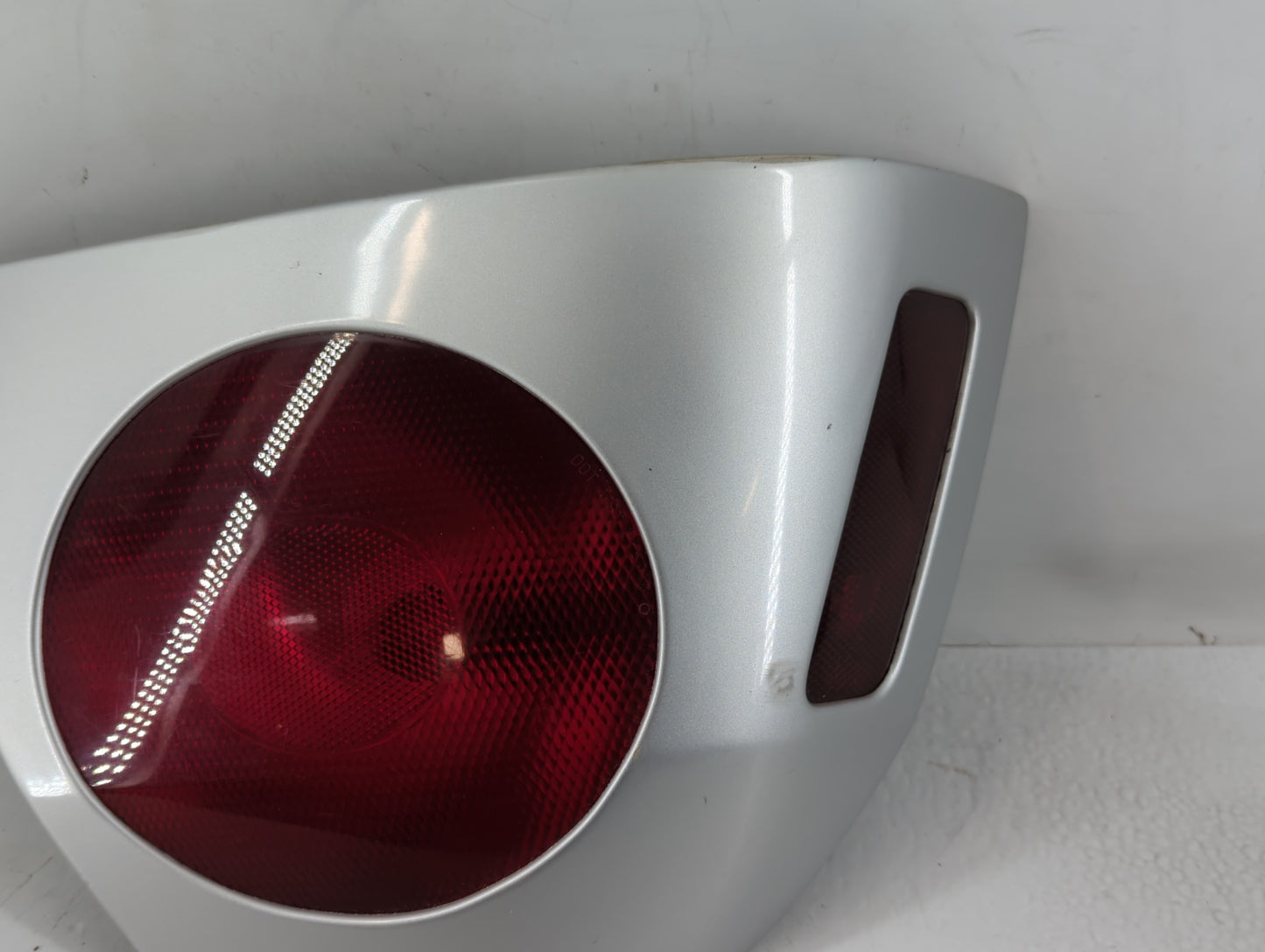 2002-2005 Chevrolet Impala Tail Light Assembly Driver Left OEM P/N:BI17 16525261 A 11 Fits Fits 2002 2003 2004 2005 OEM Used