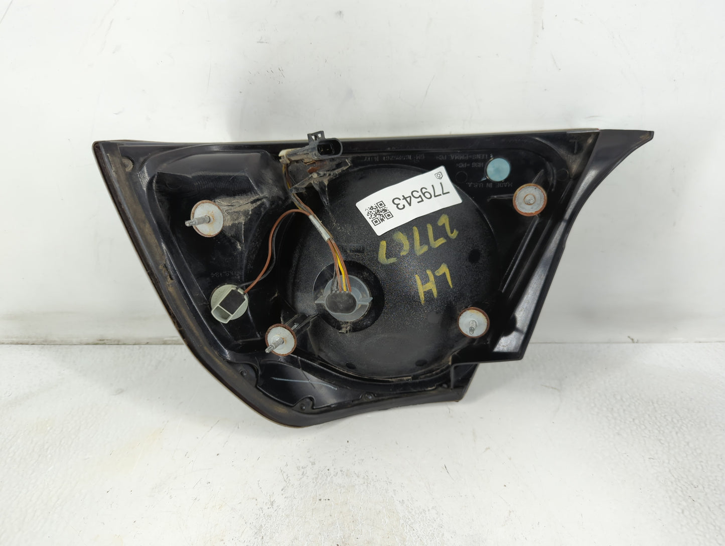 2002-2005 Chevrolet Impala Tail Light Assembly Driver Left OEM P/N:BI17 16525261 A 11 Fits Fits 2002 2003 2004 2005 OEM Used
