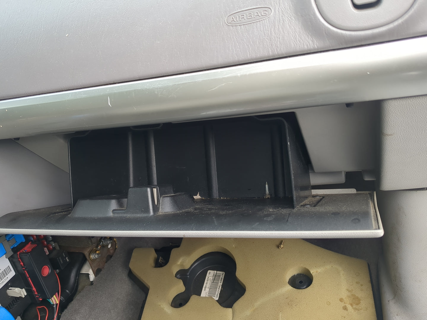 2004 Chevrolet Malibu Passenger Glove Box Door Storage Compartment - Oemusedautoparts1.com