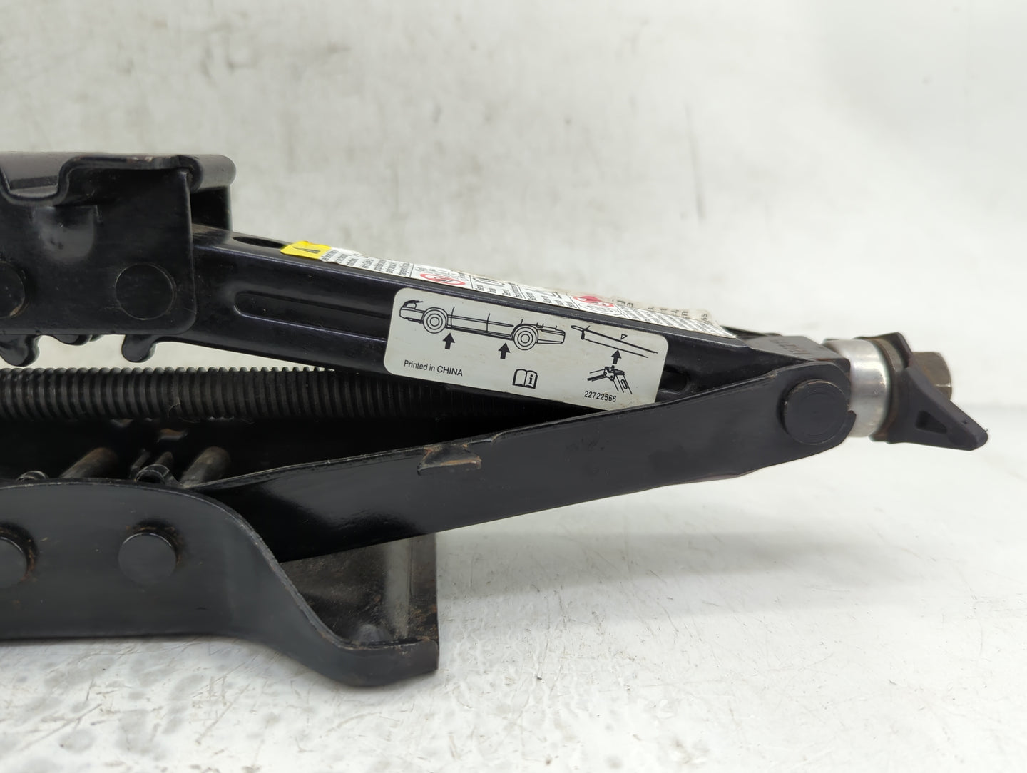 2004 Chevrolet Malibu Spare Scissor Car Jack 1415339 - Oemusedautoparts1.com