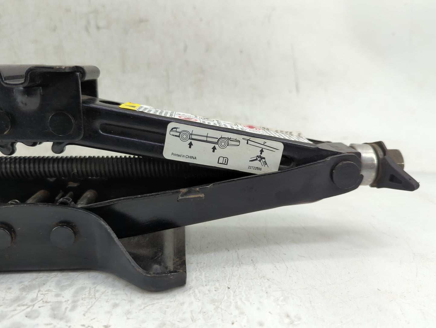 2004 Chevrolet Malibu Spare Scissor Car Jack 1415339 - Oemusedautoparts1.com