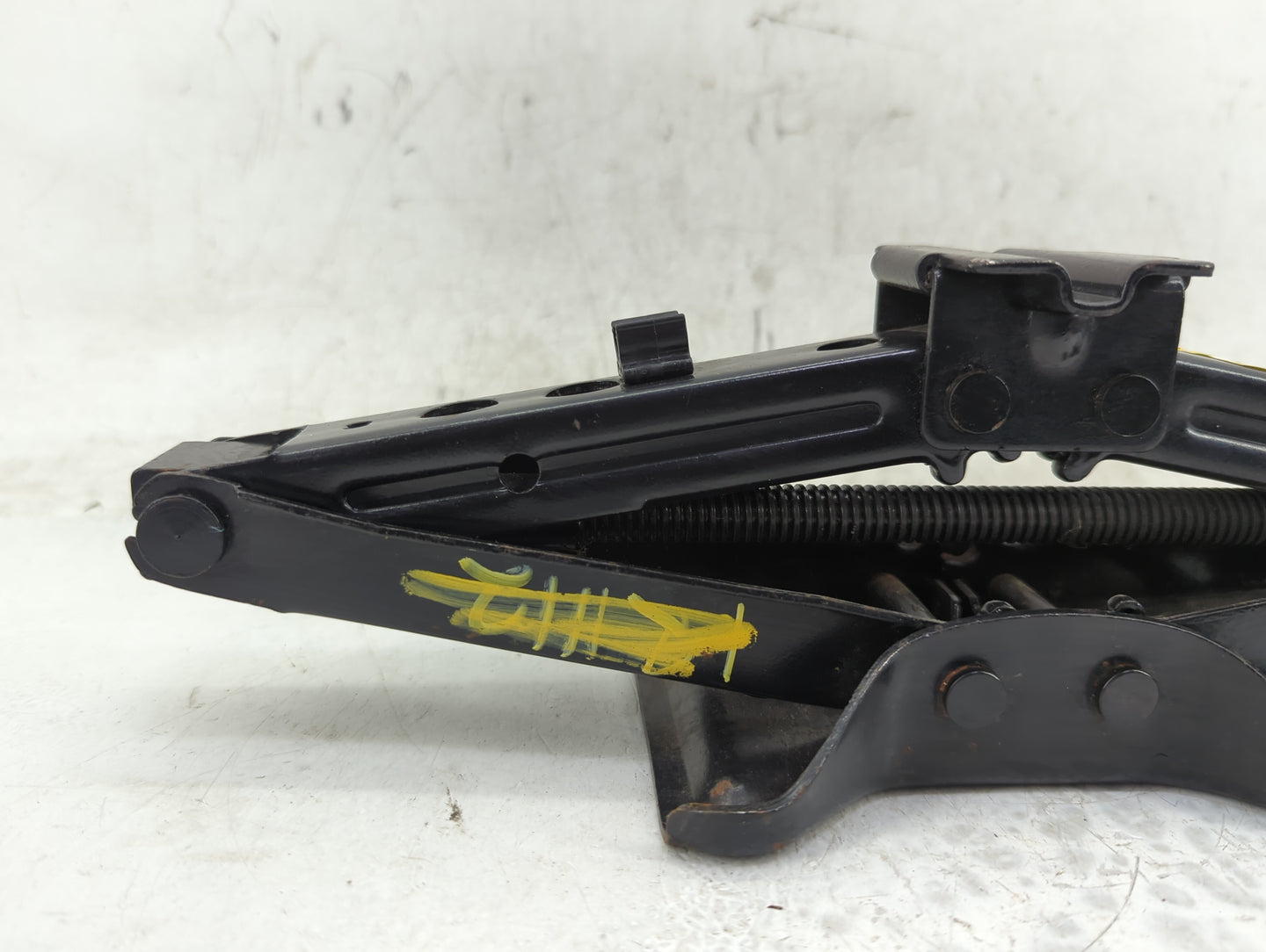 2004 Chevrolet Malibu Spare Scissor Car Jack - Oemusedautoparts1.com
