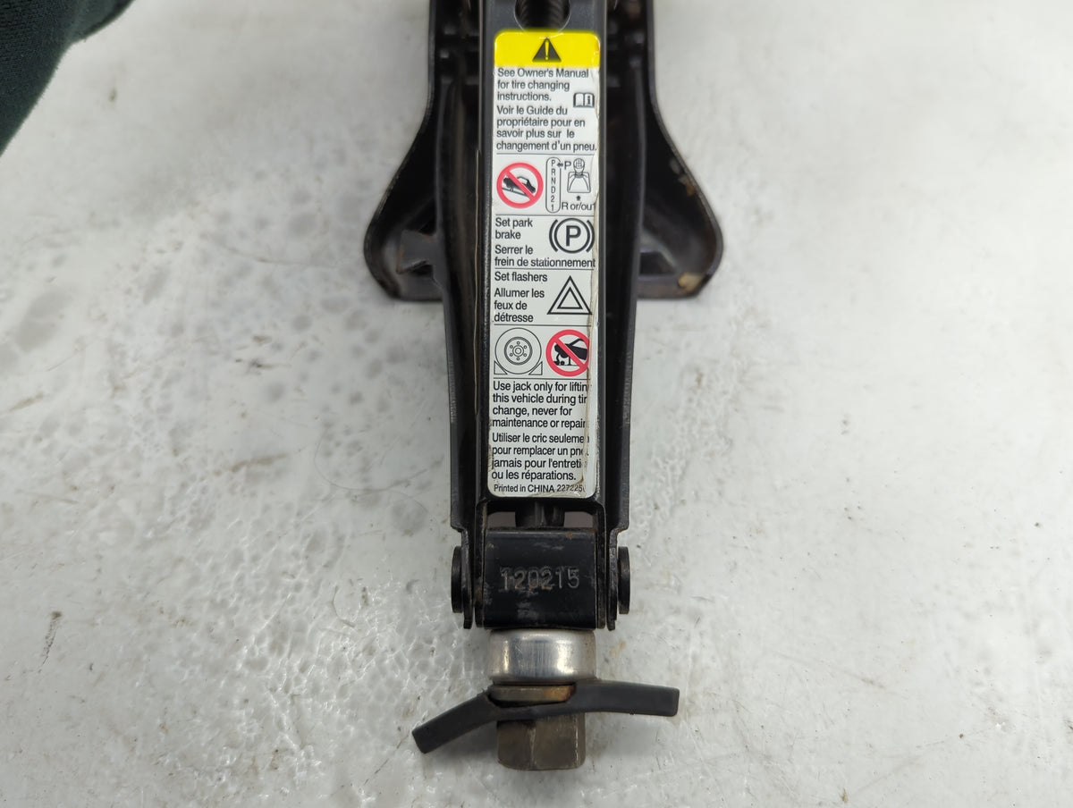 2004 Chevrolet Malibu Spare Scissor Car Jack 1415339 - Oemusedautoparts1.com
