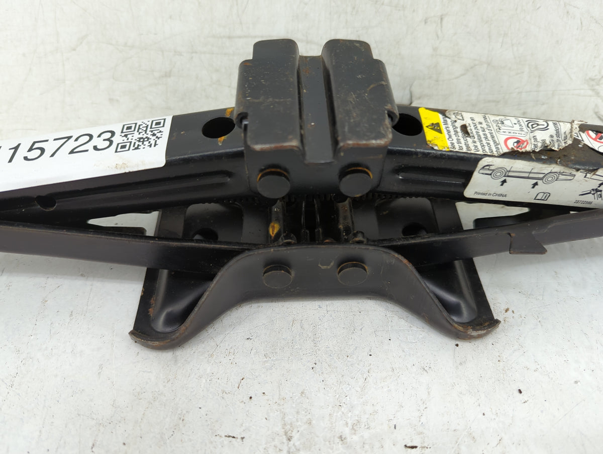 2004 Chevrolet Malibu Spare Scissor Car Jack 1415723 - Oemusedautoparts1.com
