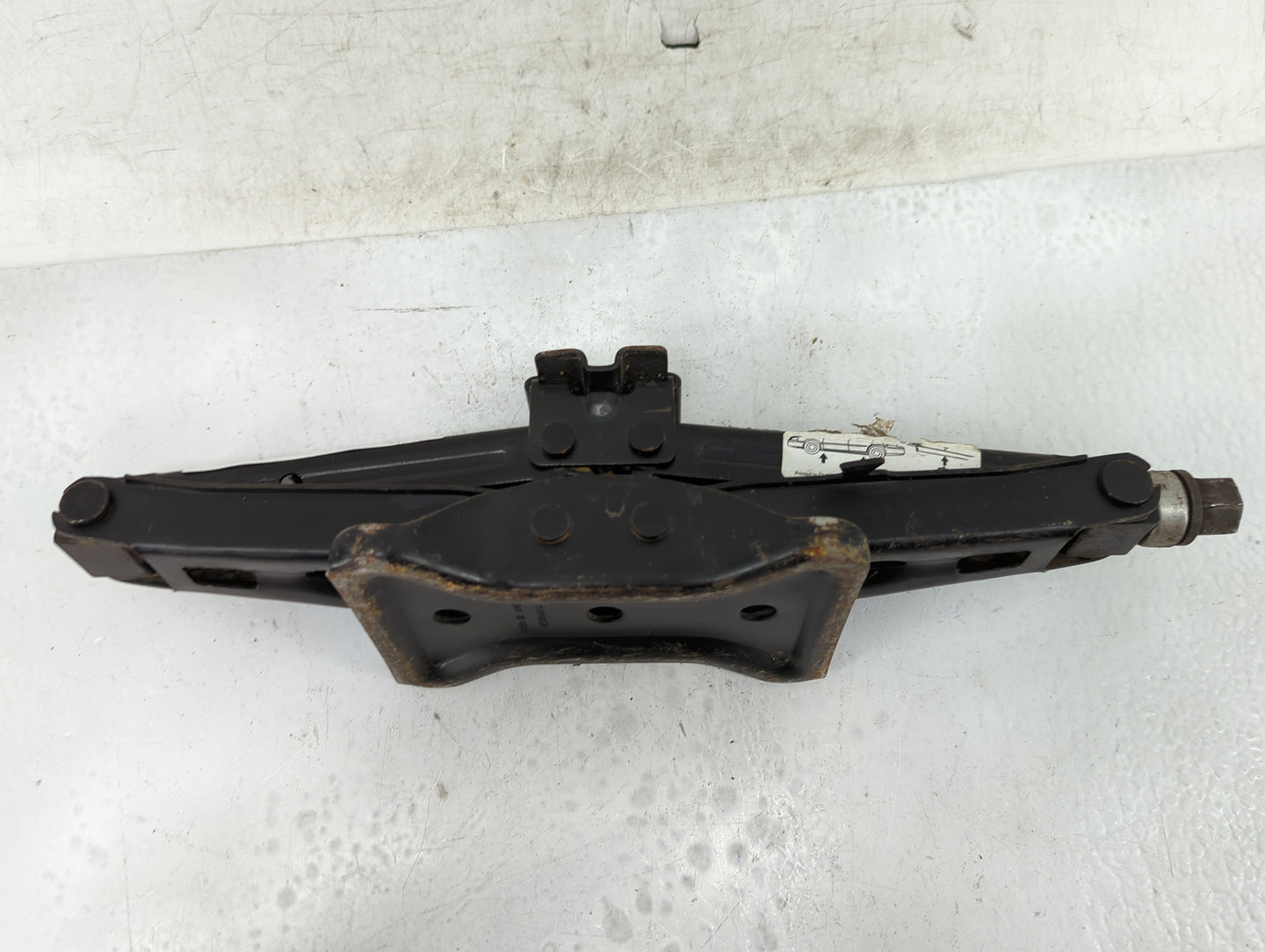 2004 Chevrolet Malibu Spare Scissor Car Jack 1415723 - Oemusedautoparts1.com