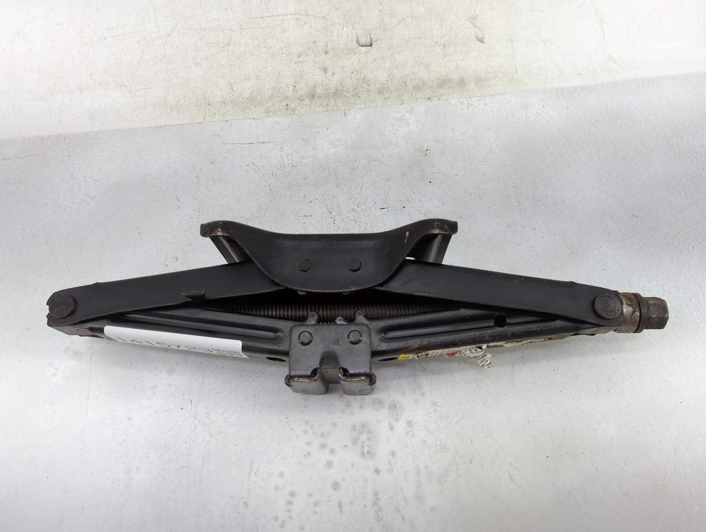 2004 Chevrolet Malibu Spare Scissor Car Jack 1415723 - Oemusedautoparts1.com