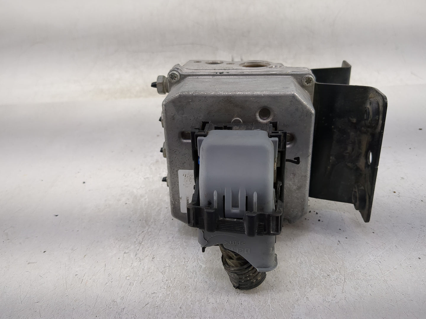 2004-2008 Chevrolet Malibu ABS Pump Control Module Replacement P/N:25804723 Fits Fits 2004 2005 2006 2007 2008 OEM Used Auto
