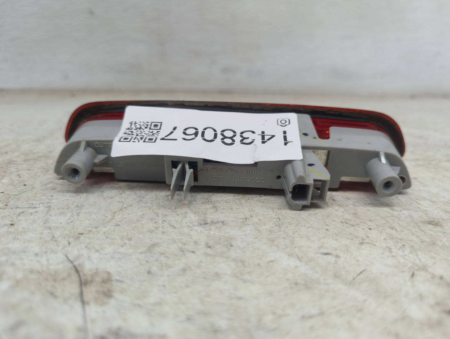 2004 Chevrolet Malibu Third Brake Light Tail Light Fits OEM Used Auto Parts - Oemusedautoparts1.com