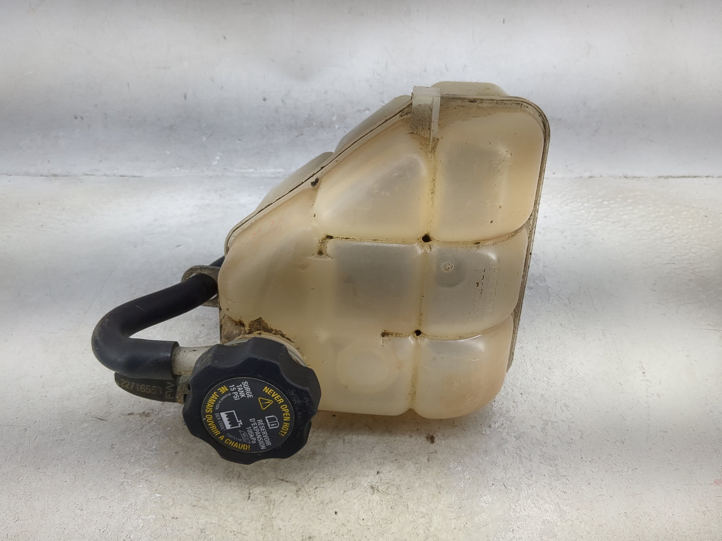 2004 Chevrolet Malibu Radiator Coolant Overflow Expansion Tank Bottle 1494702 - Oemusedautoparts1.com
