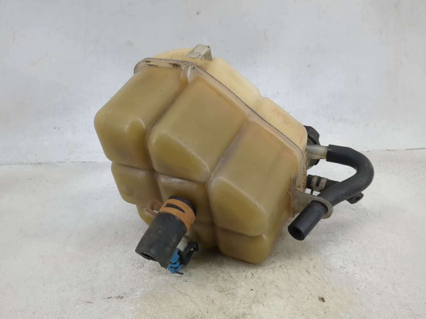 2004 Chevrolet Malibu Radiator Coolant Overflow Expansion Tank Bottle 1494702 - Oemusedautoparts1.com