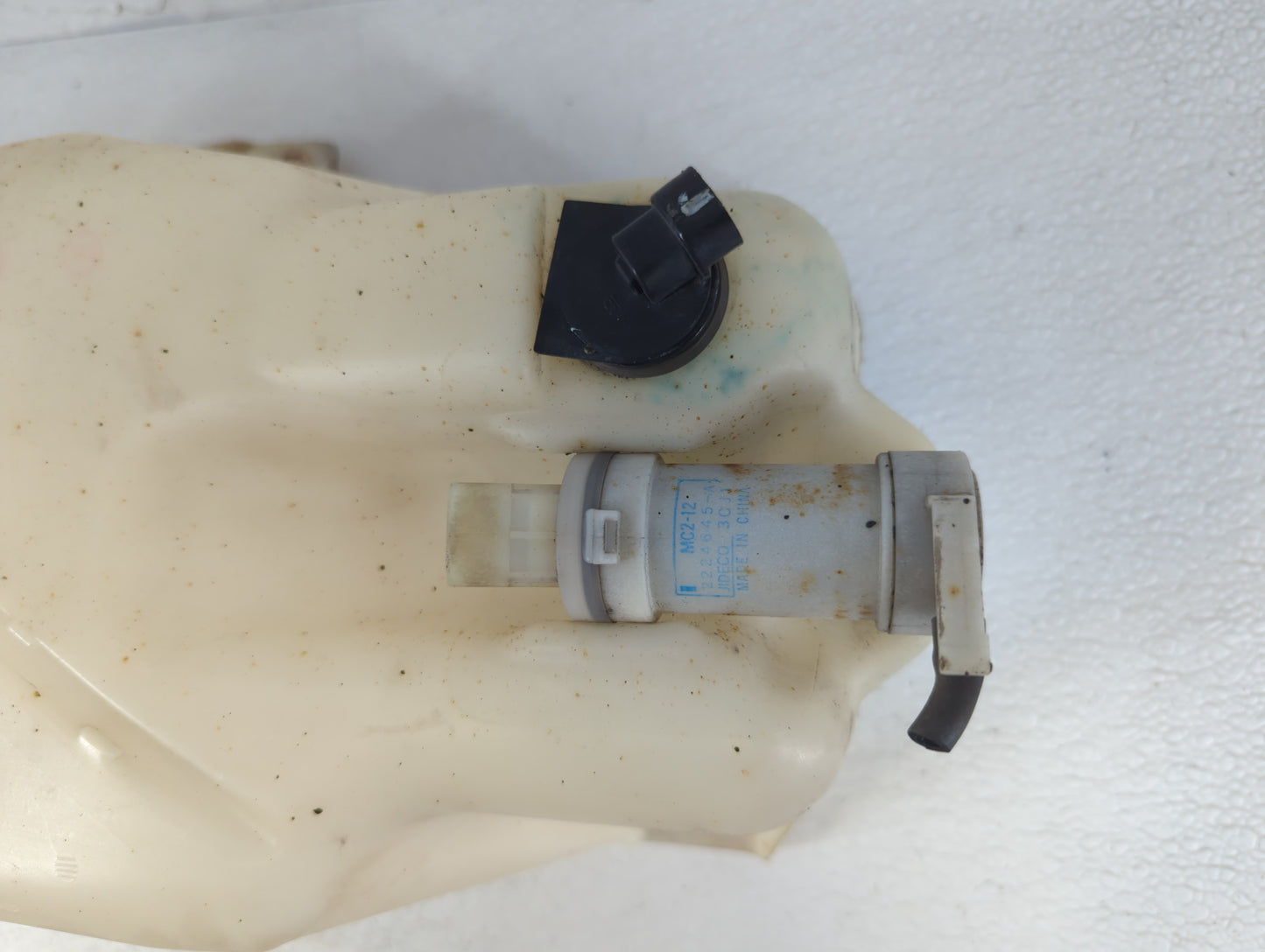 2004 Chevrolet Malibu Radiator Coolant Overflow Expansion Tank Bottle 701060 - Oemusedautoparts1.com