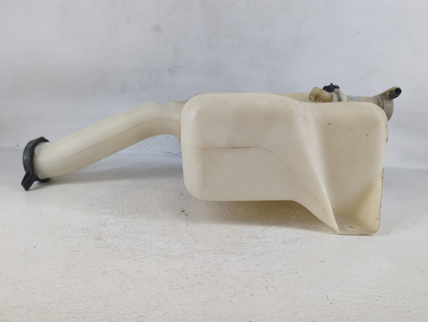2004 Chevrolet Malibu Radiator Coolant Overflow Expansion Tank Bottle 701060 - Oemusedautoparts1.com