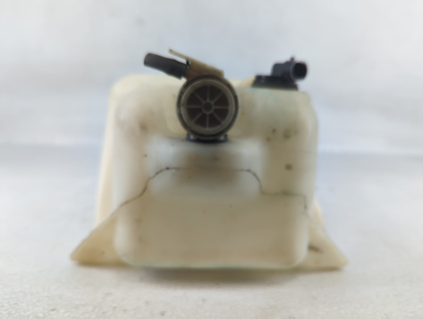 2004 Chevrolet Malibu Radiator Coolant Overflow Expansion Tank Bottle 701060 - Oemusedautoparts1.com