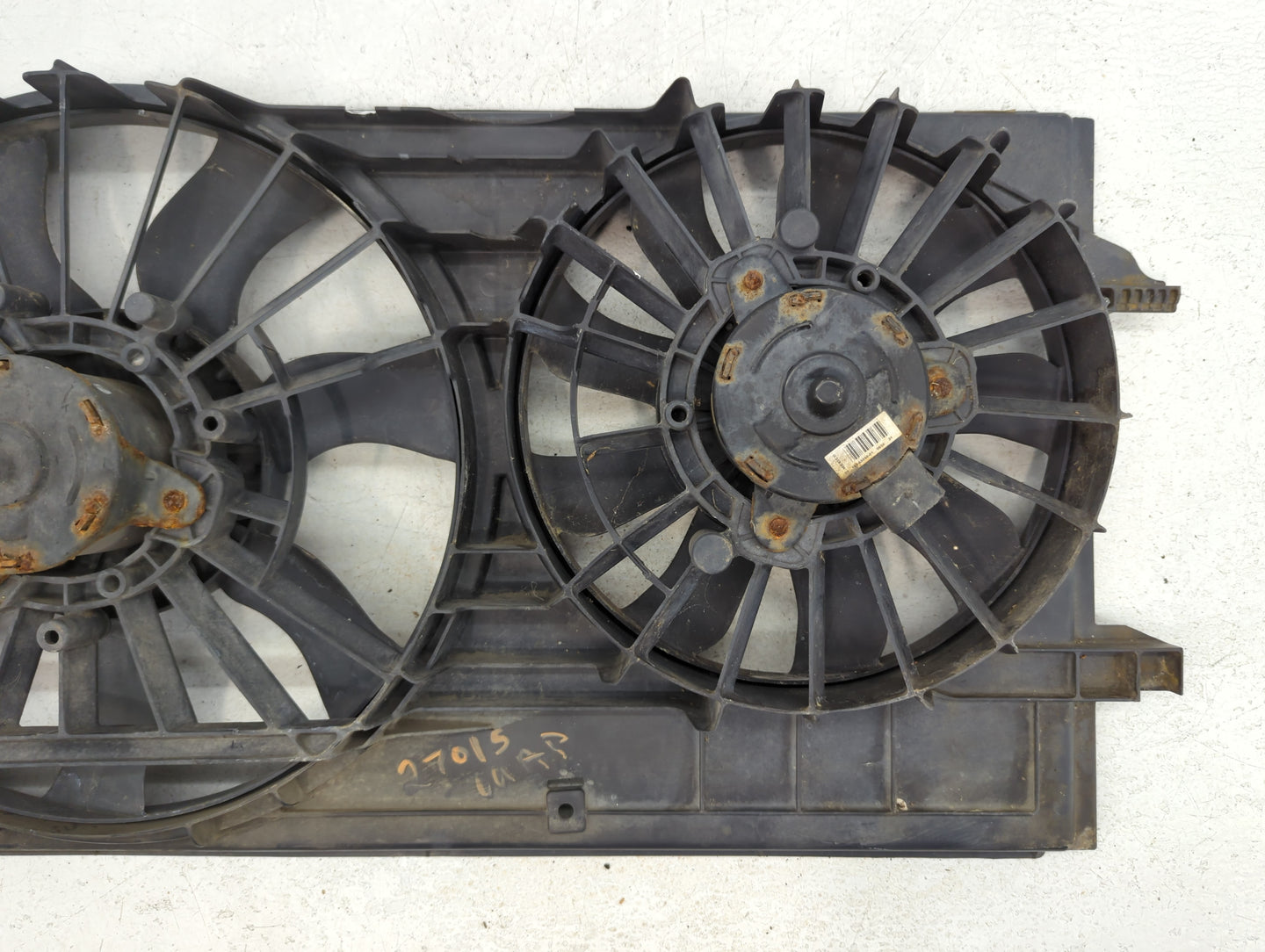 2004-2012 Chevrolet Malibu Left Radiator Fan Motor Assembly - Oemusedautoparts1.com