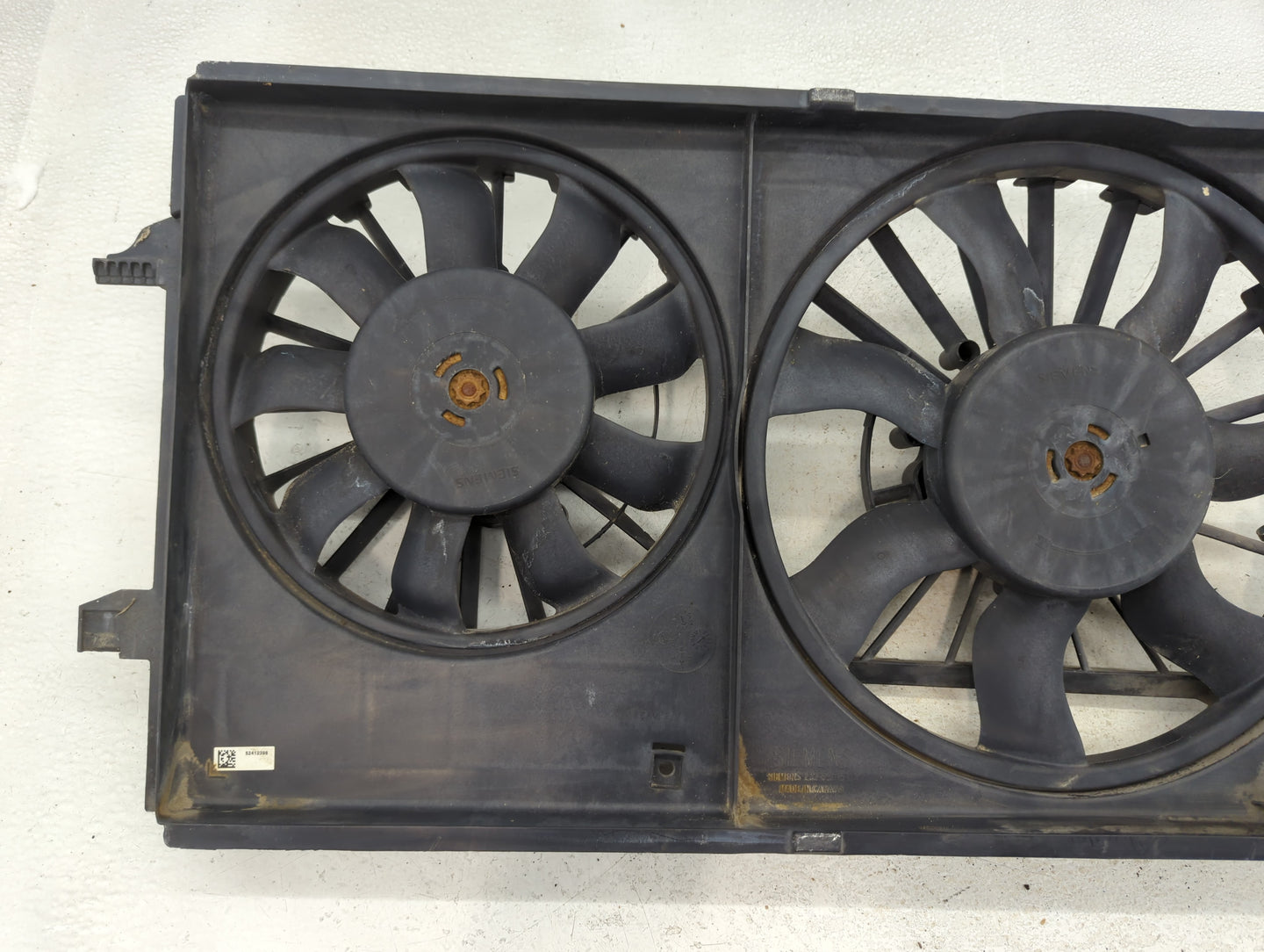 2004-2012 Chevrolet Malibu Left Radiator Fan Motor Assembly - Oemusedautoparts1.com