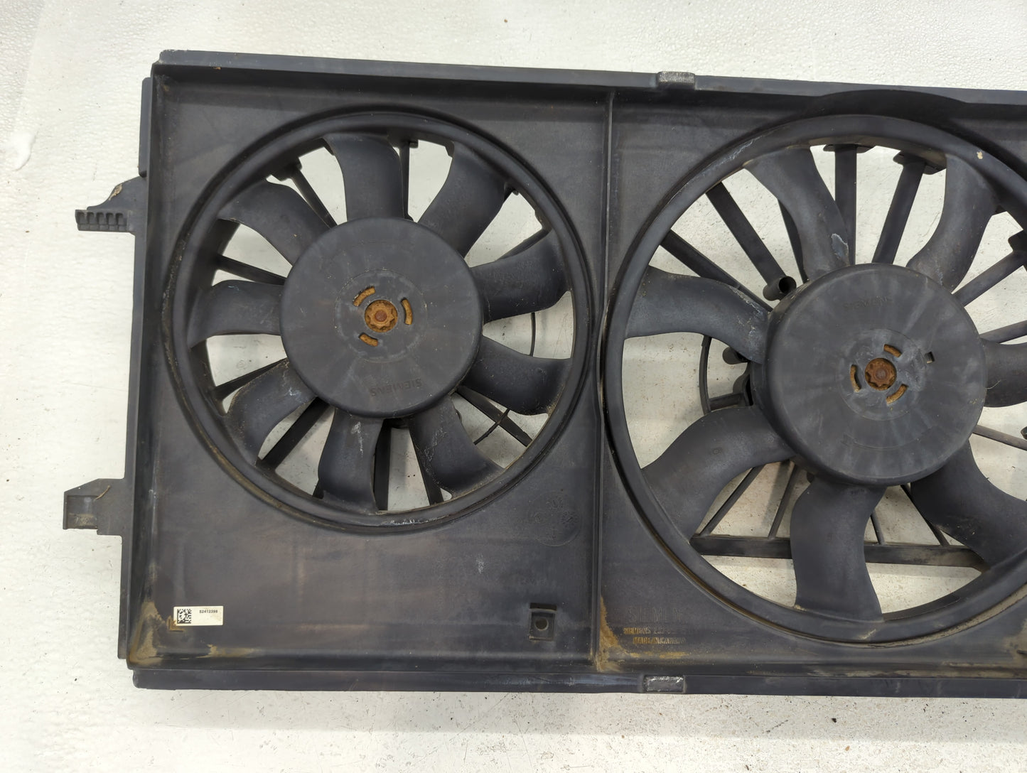 2004-2012 Chevrolet Malibu Left Radiator Fan Motor Assembly - Oemusedautoparts1.com