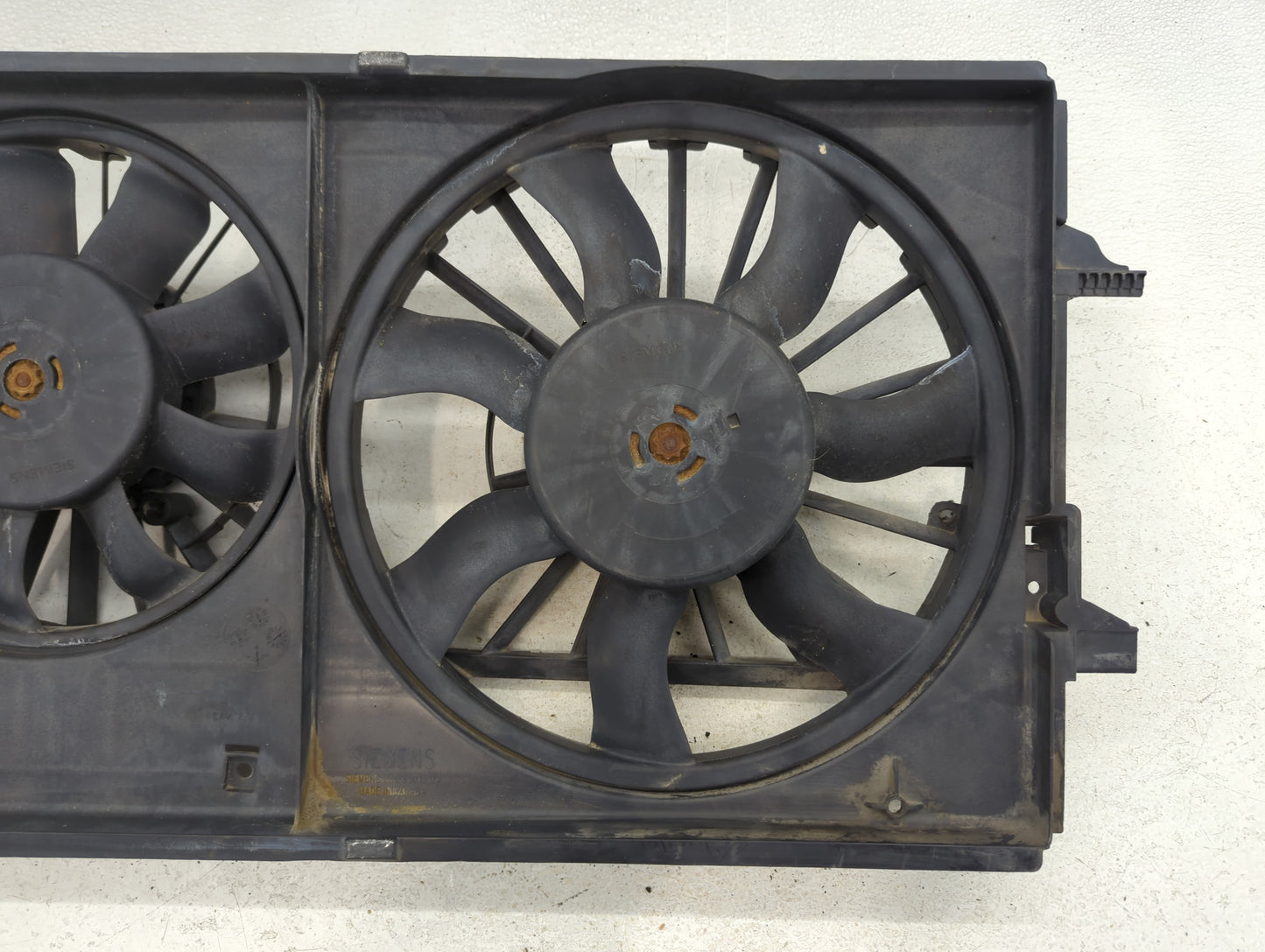 2004-2012 Chevrolet Malibu Left Radiator Fan Motor Assembly - Oemusedautoparts1.com