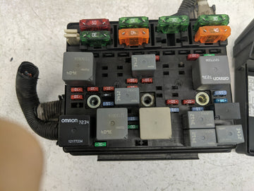 2004 Chevrolet Malibu Limited Fusebox Fuse Box Panel Relay Module P/N:15401191 Fits Fits 2000 2001 2002 2003 2005 OEM Used Auto Parts