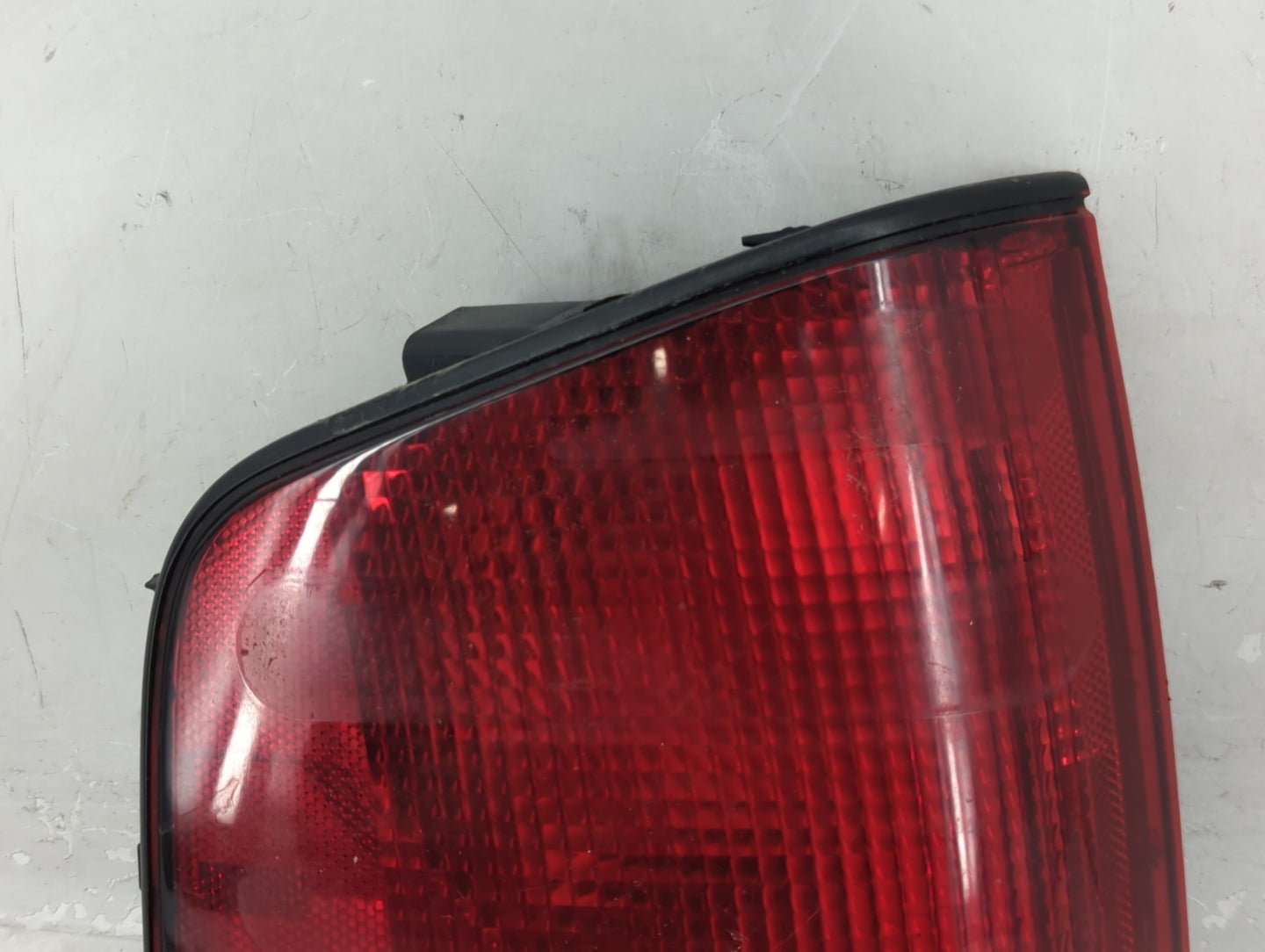 2004 Chevrolet S10 Tail Light Assembly Driver Left OEM P/N:16516093 Fits Fits 1995 1996 1997 1998 1999 2000 2001 2002 2003 2