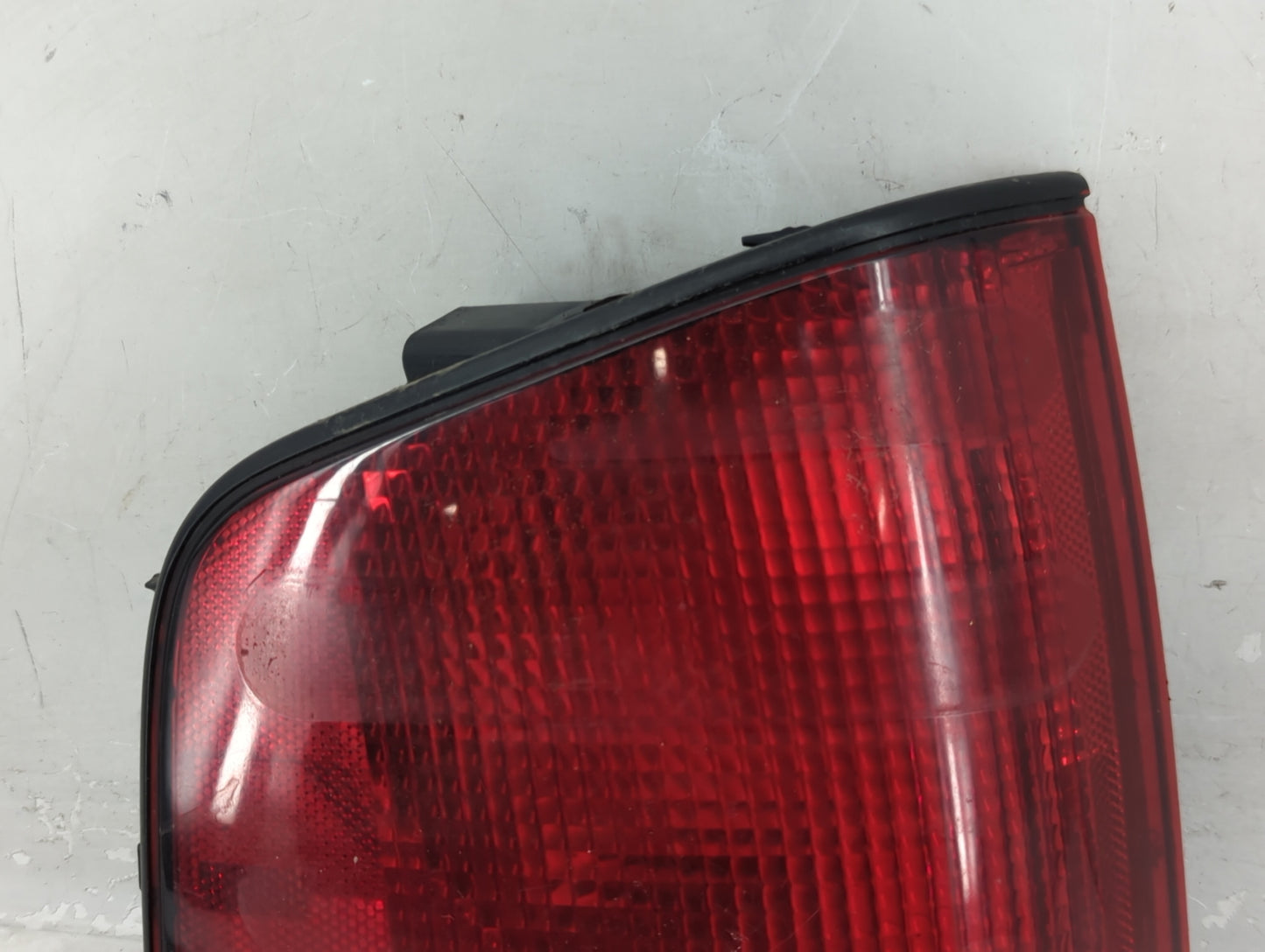 2004 Chevrolet S10 Tail Light Assembly Driver Left OEM P/N:16516093 Fits Fits 1995 1996 1997 1998 1999 2000 2001 2002 2003 2