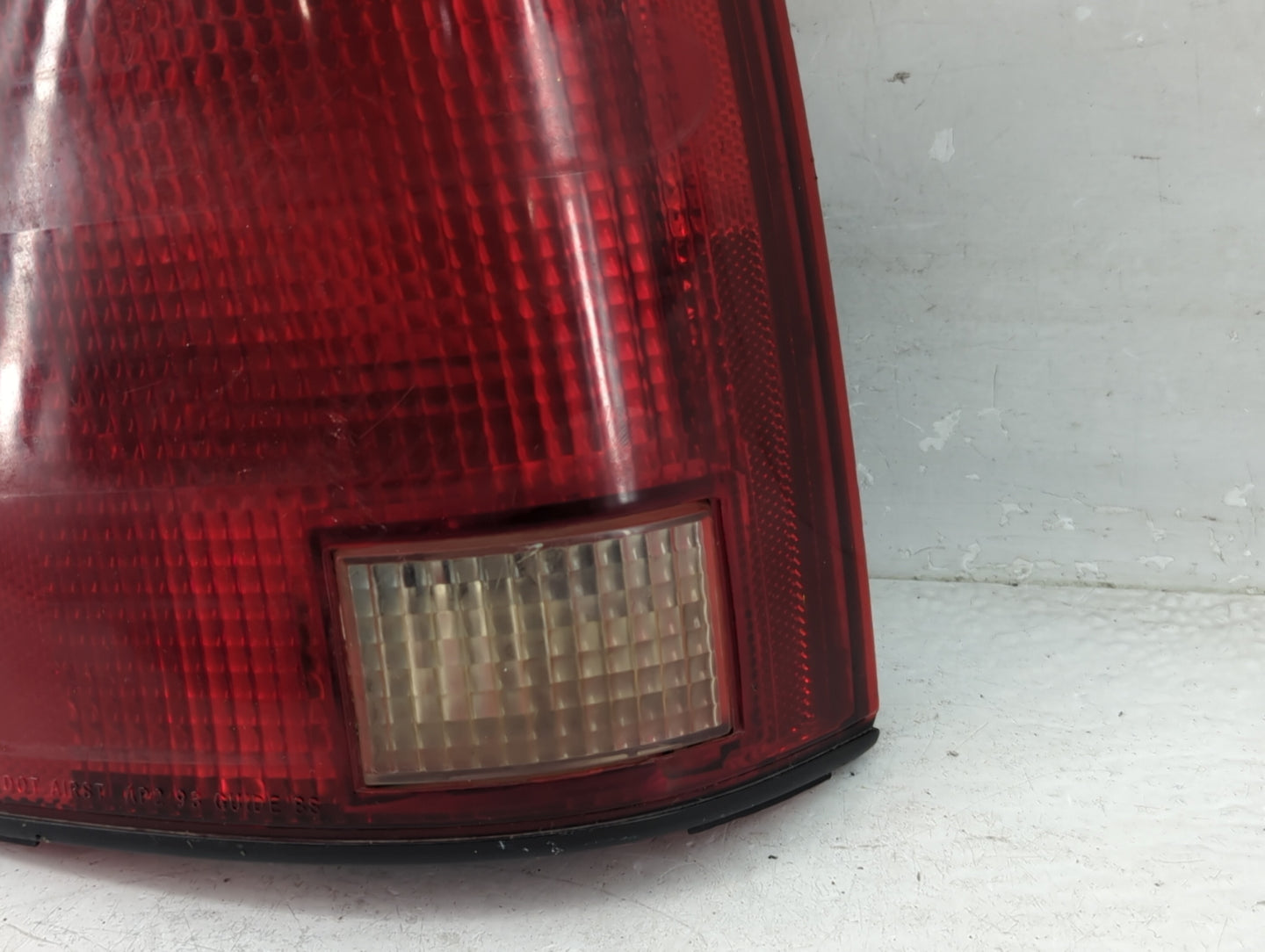 2004 Chevrolet S10 Tail Light Assembly Driver Left OEM P/N:16516093 Fits Fits 1995 1996 1997 1998 1999 2000 2001 2002 2003 2