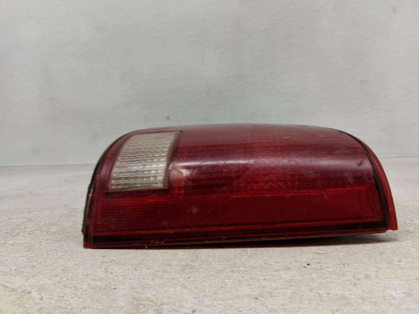2004 Chevrolet S10 Tail Light Assembly Driver Left OEM P/N:16516093 Fits Fits 1995 1996 1997 1998 1999 2000 2001 2002 2003 2