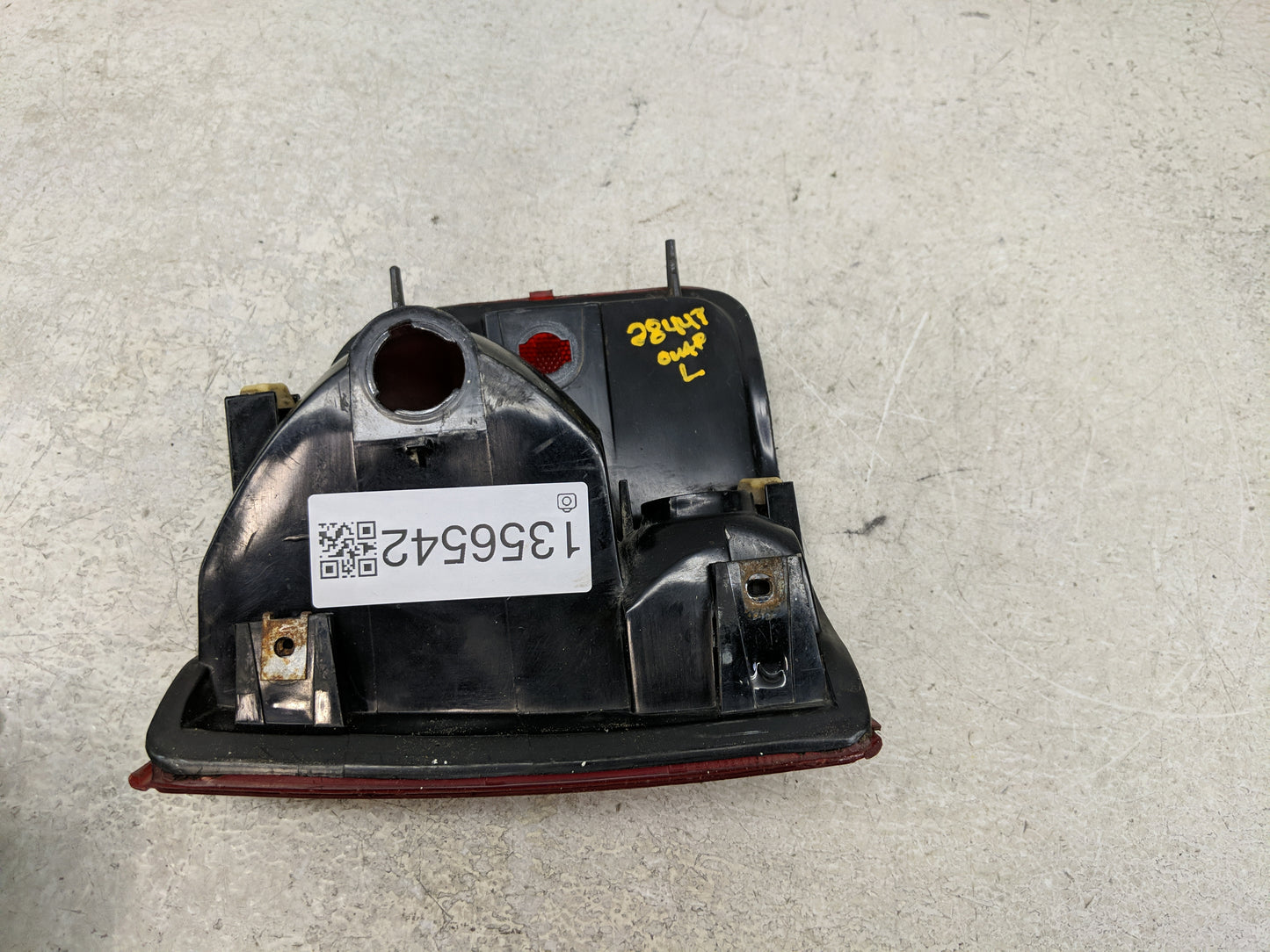 2004 Chevrolet S10 Tail Light Assembly Driver Left OEM P/N:16516093 Fits Fits 1995 1996 1997 1998 1999 2000 2001 2002 2003 2