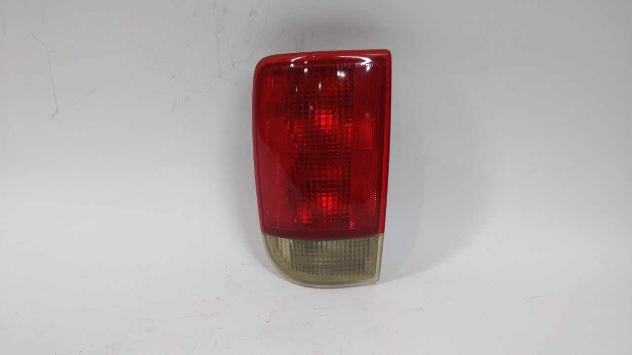 2004 Chevrolet S10 Tail Light Assembly Driver Left OEM P/N:16518499 15113579 Fits OEM Used Auto Parts - Oemusedautoparts1.co