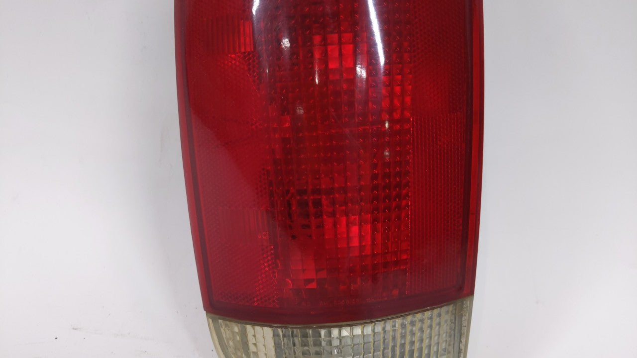 2004 Chevrolet S10 Tail Light Assembly Driver Left OEM P/N:16518499 15113579 Fits OEM Used Auto Parts - Oemusedautoparts1.co