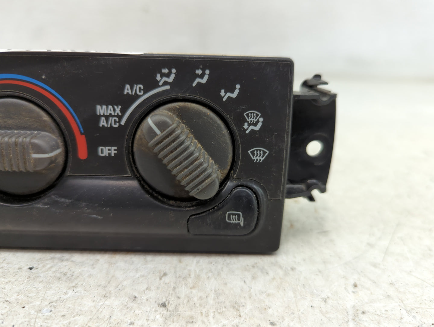 2004 Chevrolet S10 Blazer Climate Control Module Temperature AC/Heater Replacement P/N:15098965 Fits OEM Used Auto Parts - O