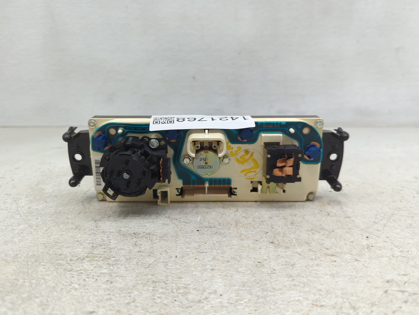 2004 Chevrolet S10 Blazer Climate Control Module Temperature AC/Heater Replacement P/N:15098965 Fits OEM Used Auto Parts - O