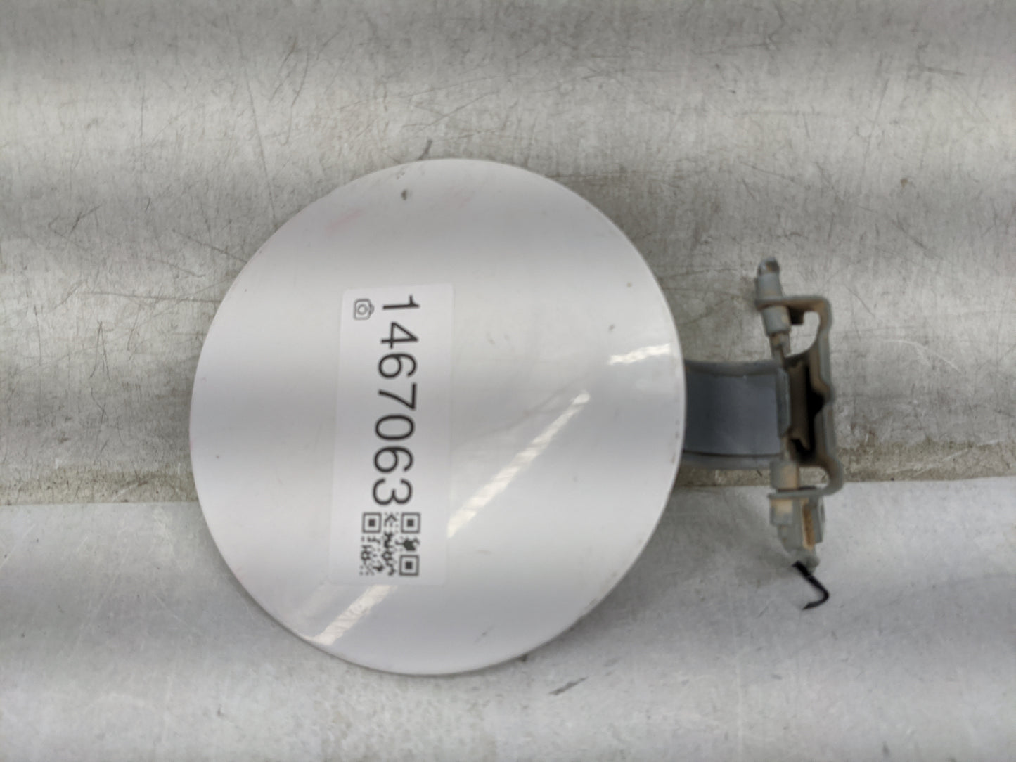 2004 Chevrolet S10 Blazer Fuel Tank Door Lid Gas Tank White - Oemusedautoparts1.com