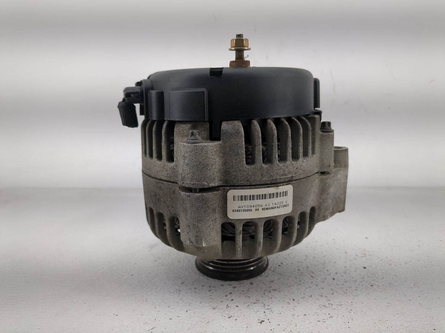 2002-2005 Chevrolet Silverado 1500 Alternator Replacement Generator Charging Assembly Engine OEM P/N:45755616 Fits OEM Used 