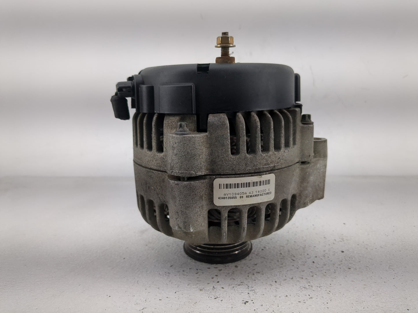 2002-2005 Chevrolet Silverado 1500 Alternator Replacement Generator Charging Assembly Engine OEM P/N:45755616 Fits OEM Used 