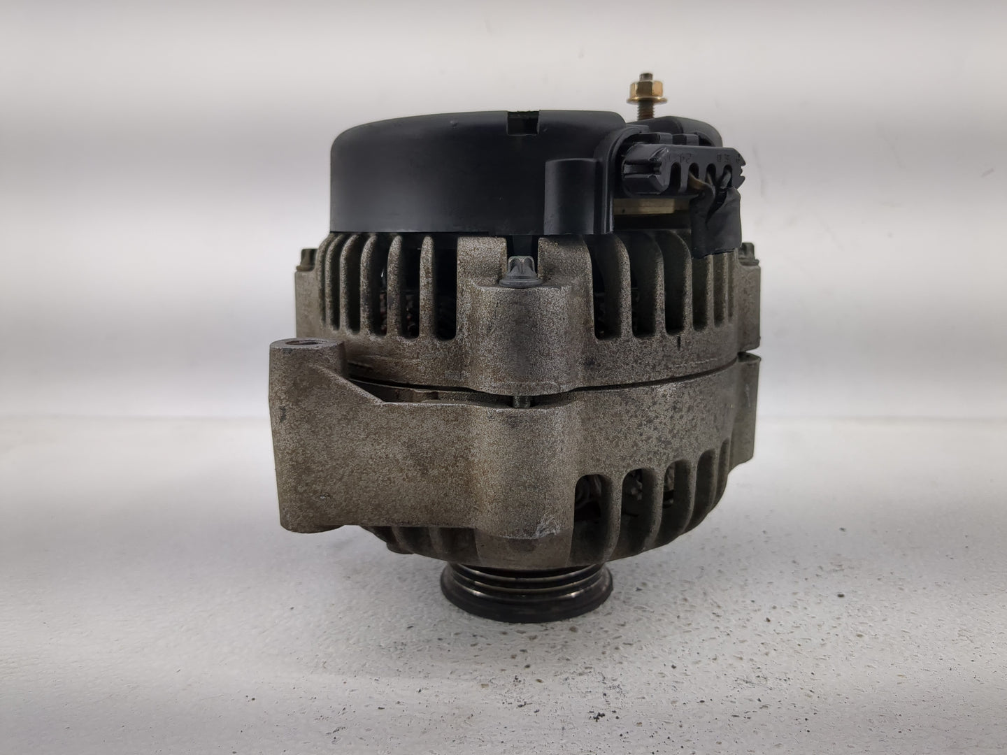 2002-2005 Chevrolet Silverado 1500 Alternator Replacement Generator Charging Assembly Engine OEM P/N:45755616 Fits OEM Used 