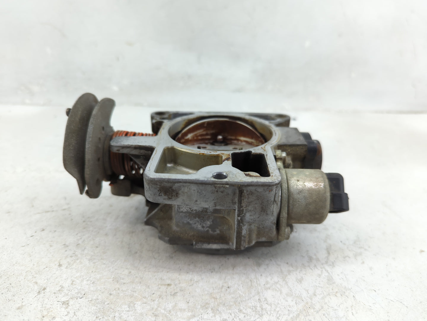 2002-2007 Chevrolet Silverado 1500 Throttle Body P/N:70135 KRA Fits Fits 2001 2002 2003 2004 2005 2006 2007 OEM Used Auto Pa