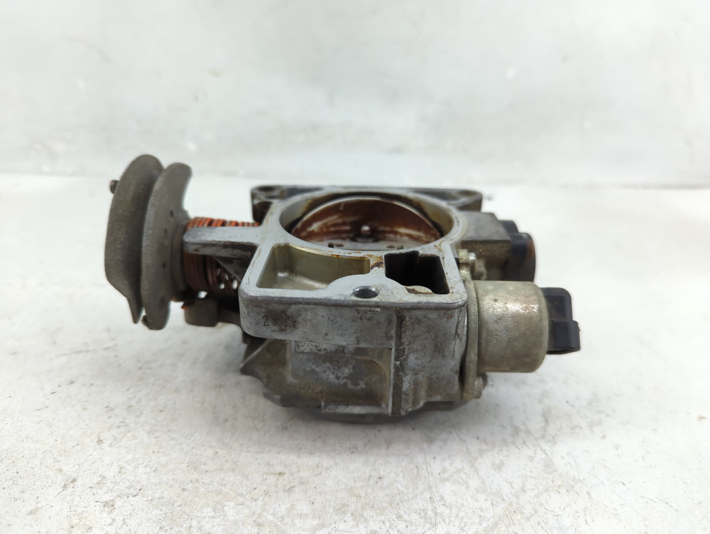 2002-2007 Chevrolet Silverado 1500 Throttle Body P/N:70135 KRA Fits Fits 2001 2002 2003 2004 2005 2006 2007 OEM Used Auto Pa